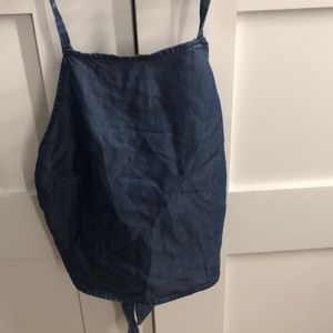 Crop with tied back
